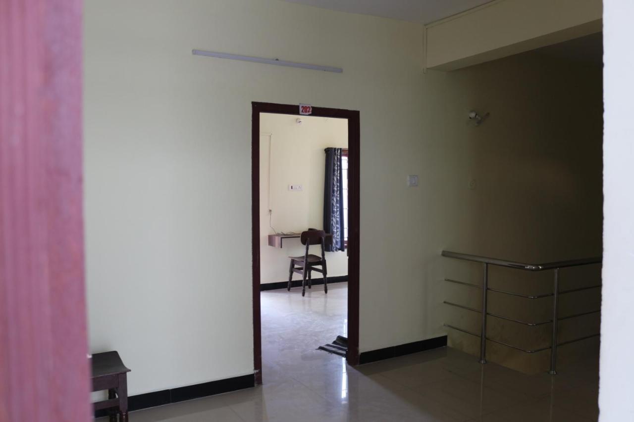 Shree Sairenu Near Maruthamalai And Bharathiyar Univ And On The Way To Near Isha Adiyogi Hotel Marudhamalai Exterior photo
